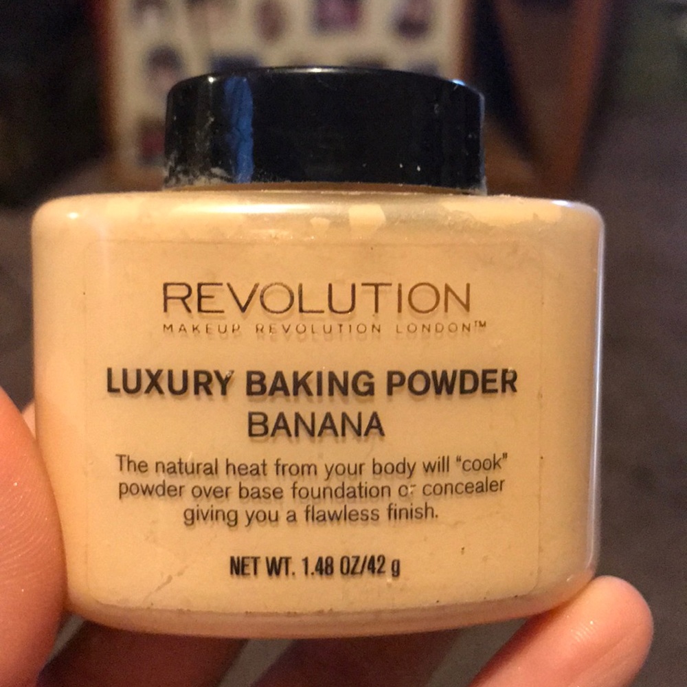 Makeup revolution luxury baking powder
